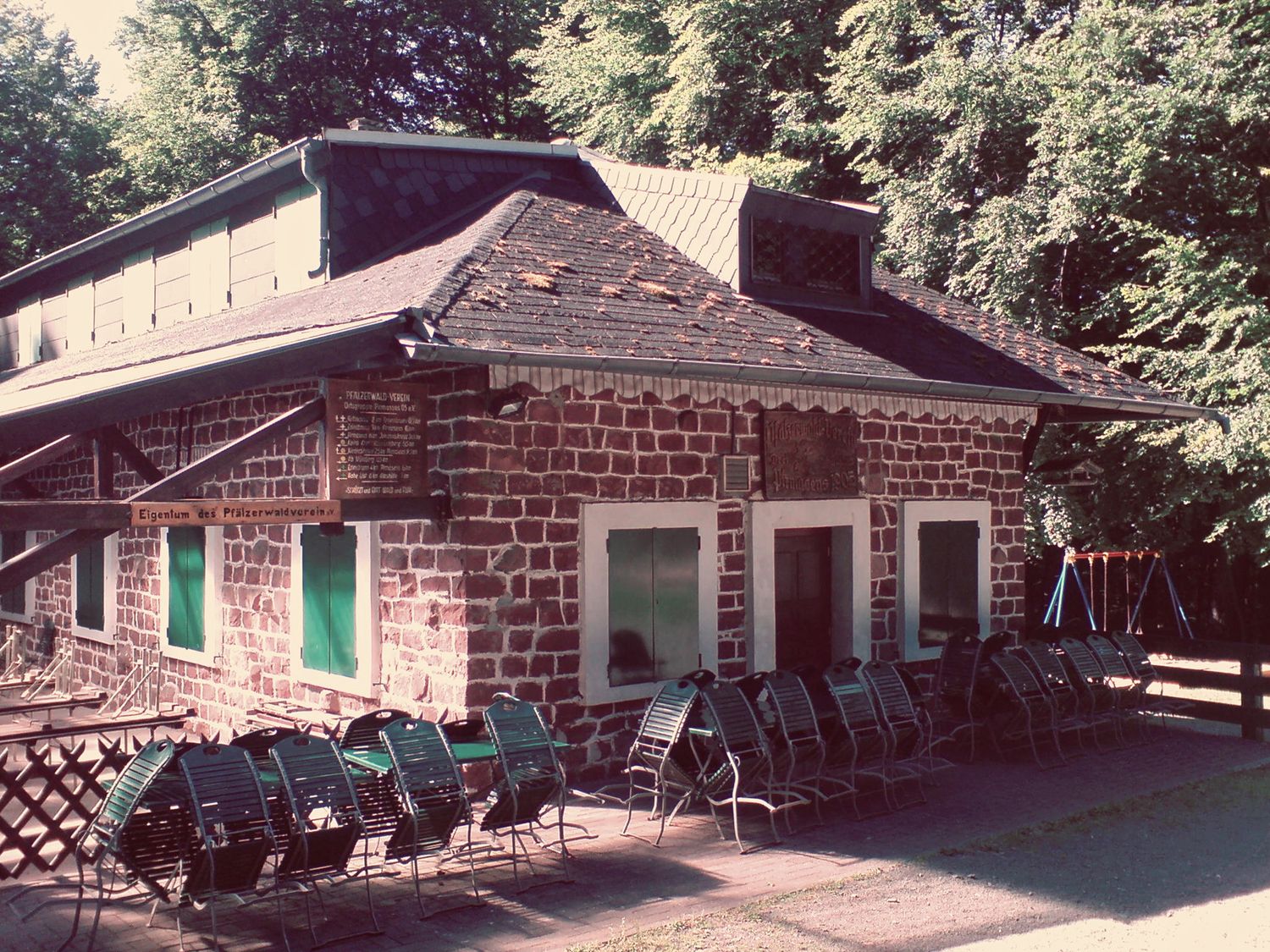 Das Waldhaus Drei Buchen bei Lemberg.